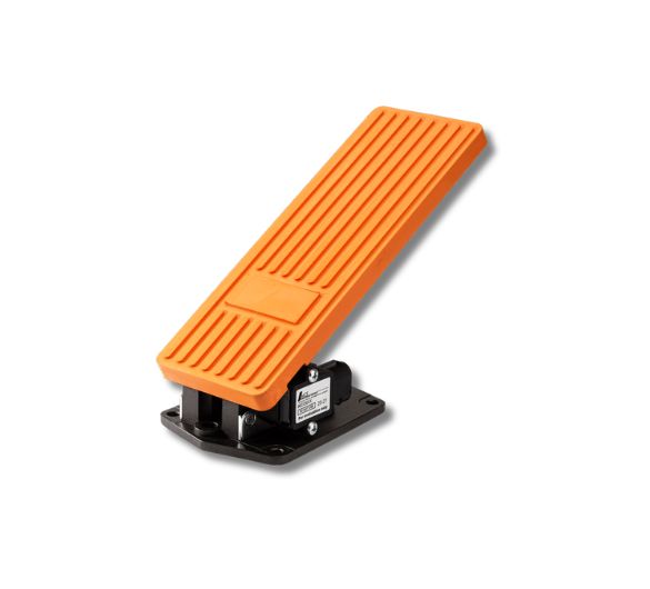Heavy duty electronic throttle and brake pedal 962 000 series with die-cast aluminum construction and IP69K ingress protection